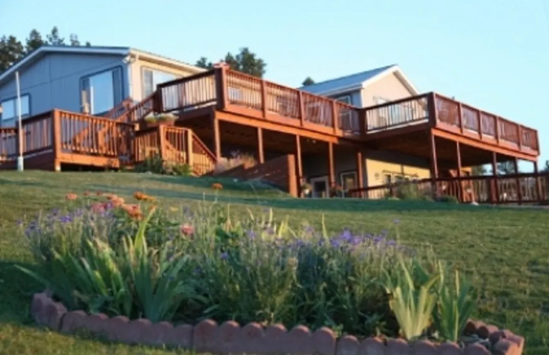 Sawin' Logs Inn-1